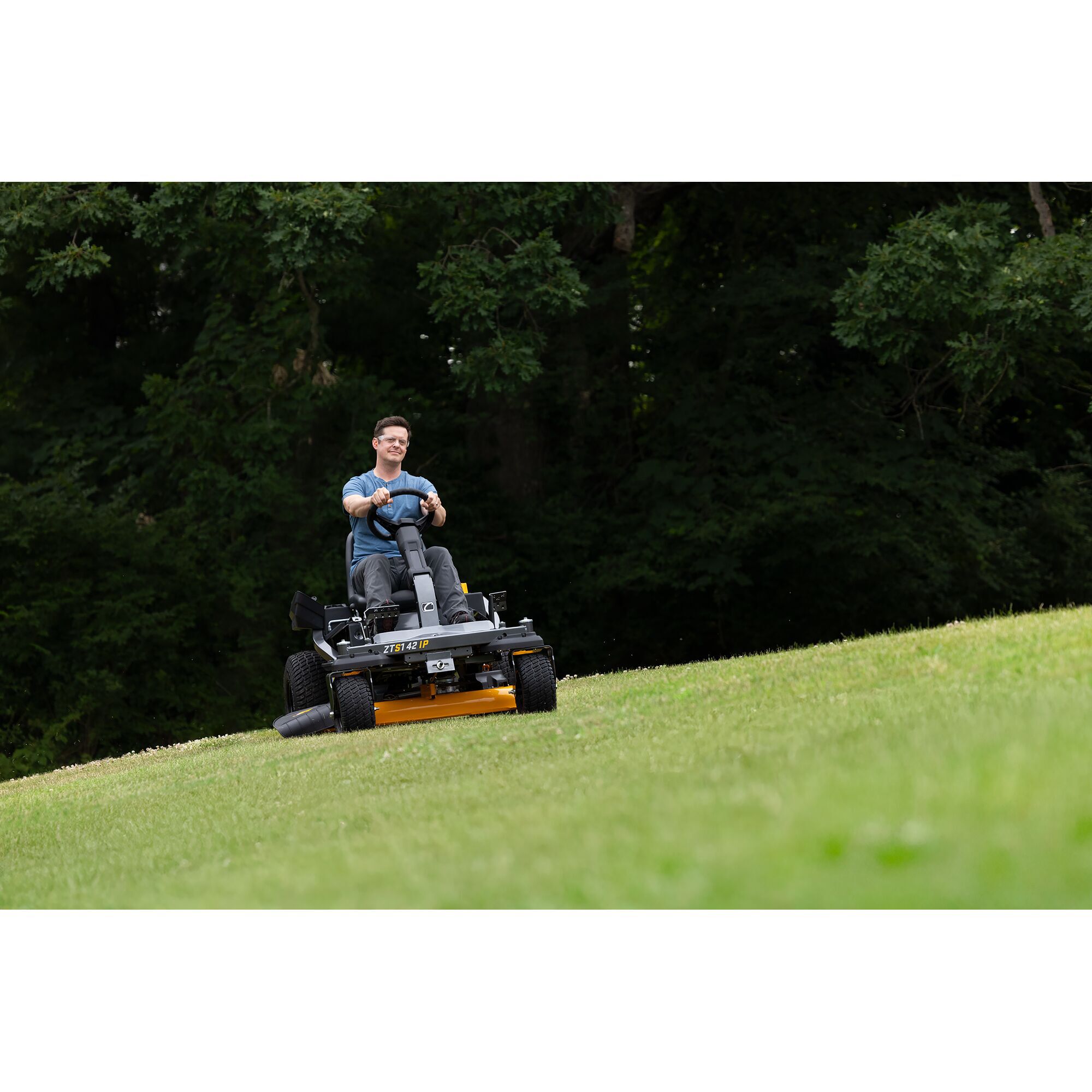 Cub Cadet Ultima ZTS1 42IP Zero-Turn Mower