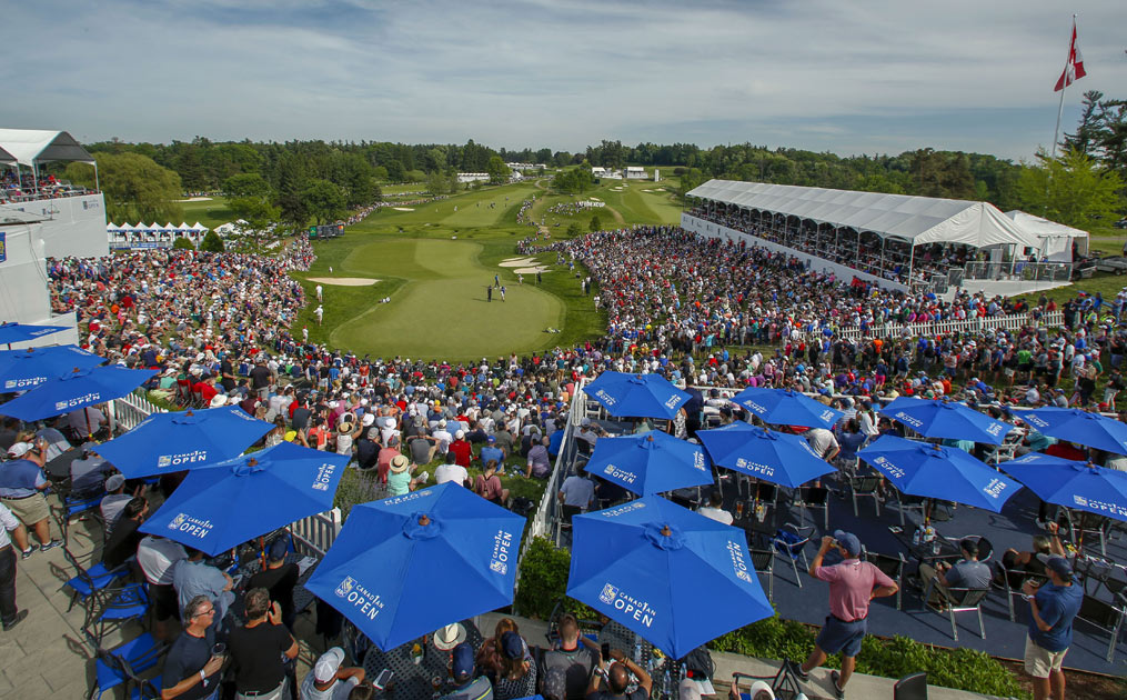 Aerial shot of a golf hole with a large crowd